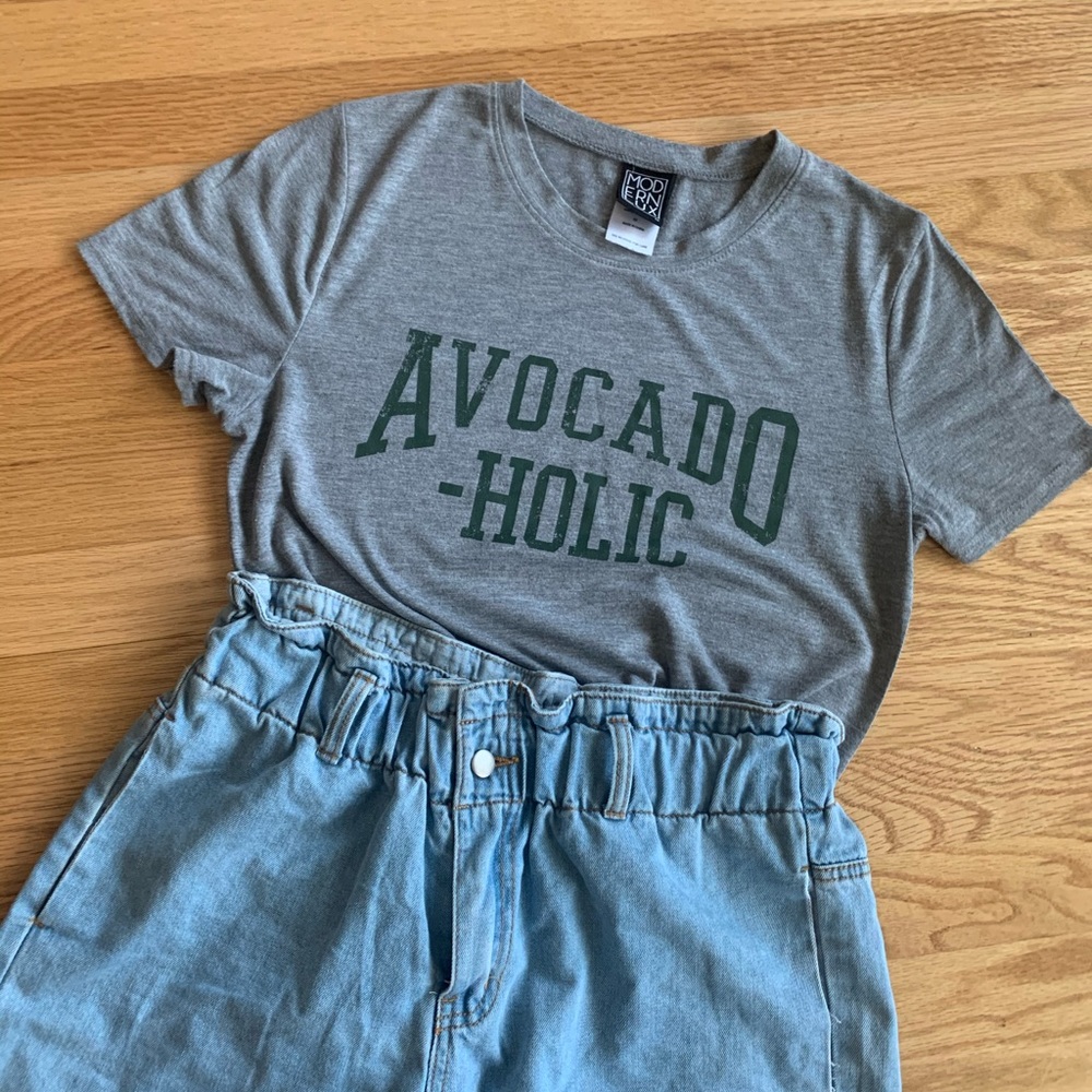 Abocado-holic graphic tee